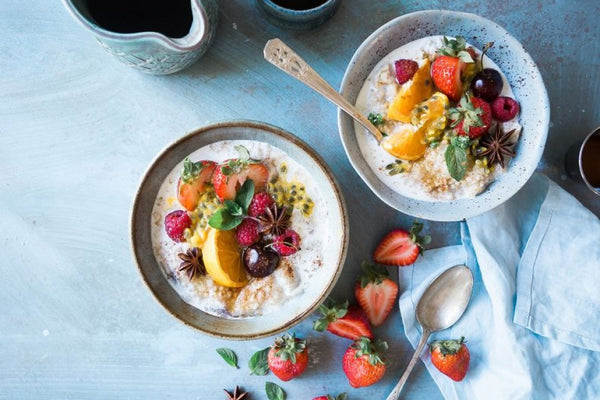 Papas de aveia com canela e fruta