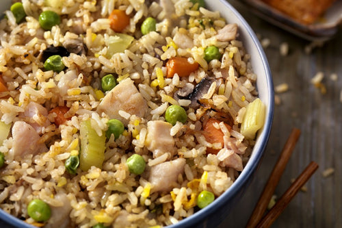Frango ao vapor com arroz de ervilhas